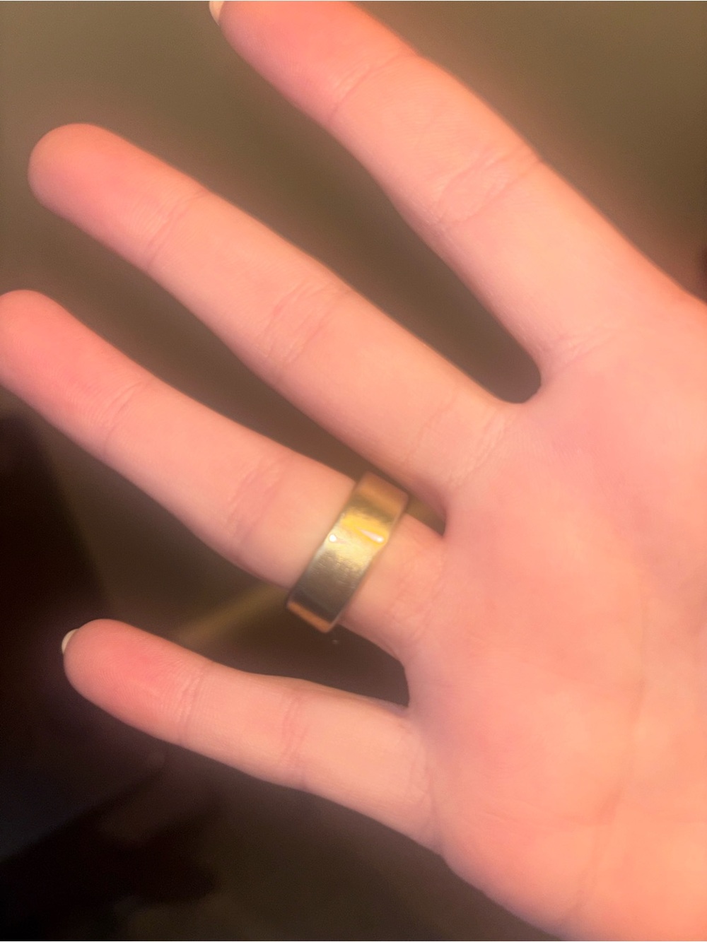 Generation 3 Heritage Oura Ring-size 8 AND charging cord - Picture 4 of 5